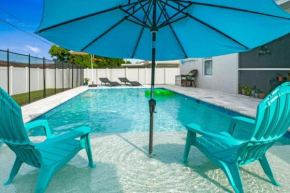 Twin Home with Amazing Pool in Downtown Cape